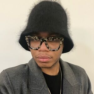 Meet your Posher, Omari